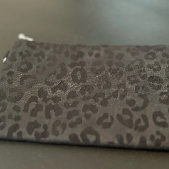 Baggallini Black Leopard Print Wallet - Picture 5 of 5